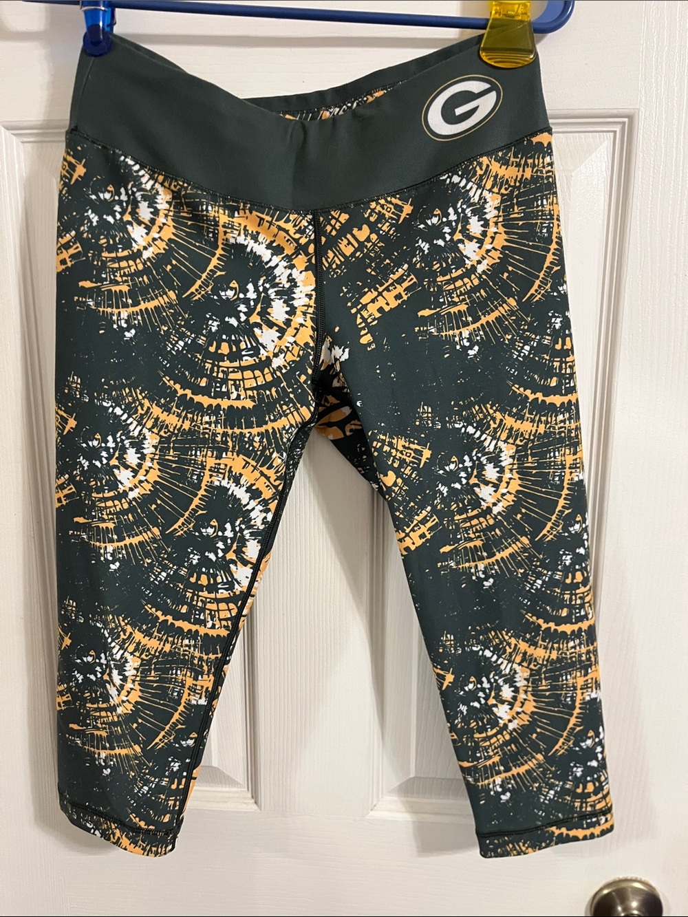 NFL Green & Gold Women's Athletic Capris with Logo Waistband